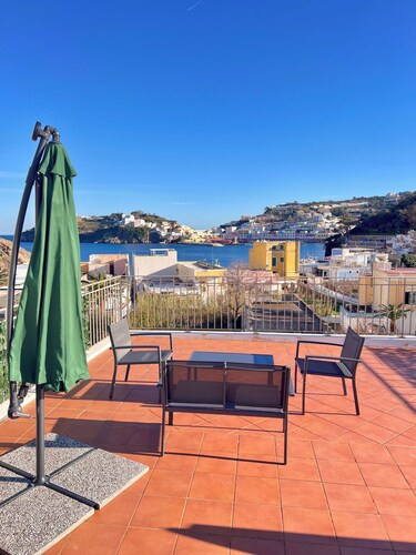 SEA BREEZE APARTMENT 2 BATHROOMS 2 ROOMS PRIVATE TERRACE SEA VIEW AIR CONDITIONING