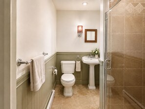 Deluxe Double Room, 1 Queen Bed, Private Bathroom, Garden View | Bathroom | Shower, hair dryer, towels, soap - Bailey House Inn (Annapolis Royal)
