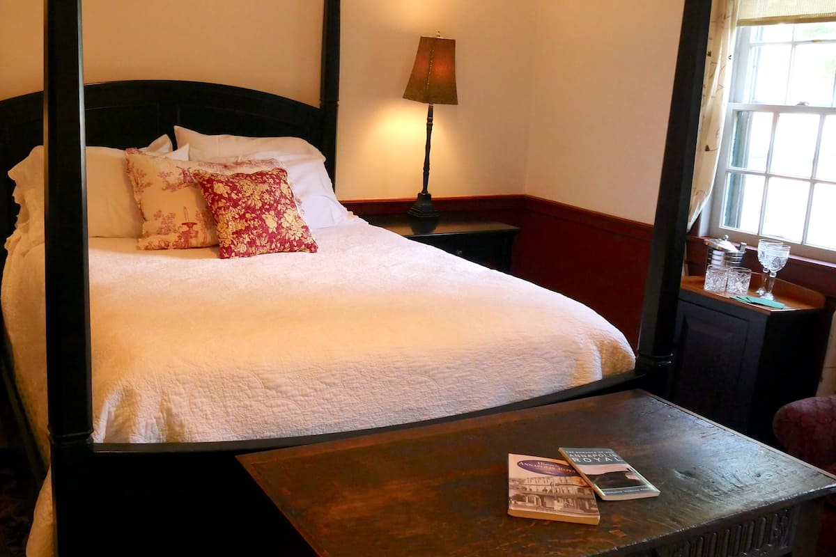 Double Room, 1 Queen Bed, Private Bathroom, Garden View | Free WiFi