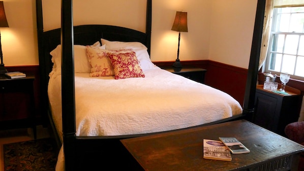 Double Room, 1 Queen Bed, Private Bathroom, Garden View | WiFi (free) - Bailey House Inn (Annapolis Royal)