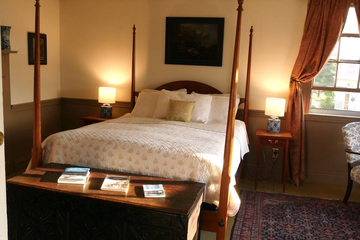 Deluxe Double Room, 1 Queen Bed, Private Bathroom, Sea View | Free WiFi