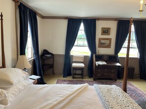 Deluxe Double Room, 1 Queen Bed, Private Bathroom, Sea View | WiFi (free)