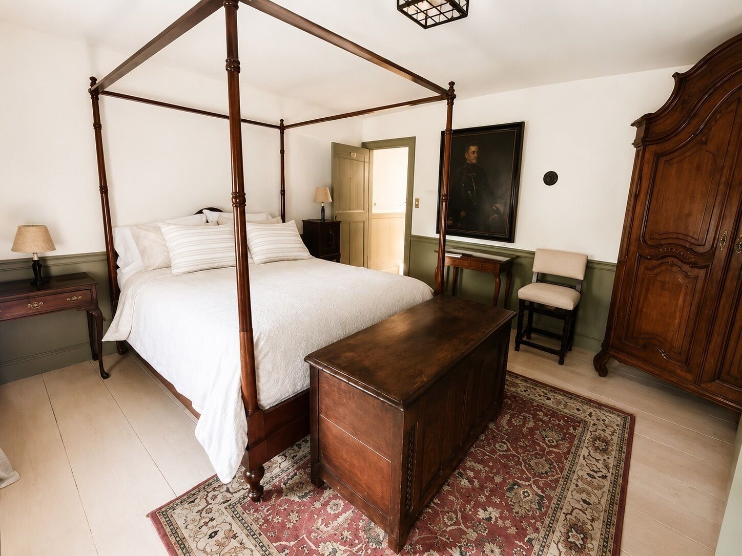Deluxe Double Room, 1 Queen Bed, Private Bathroom, Garden View | WiFi (free)