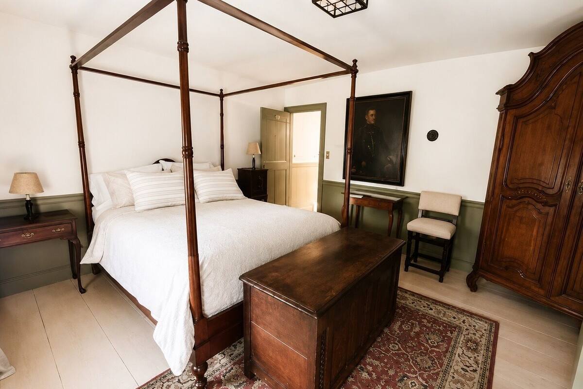 Deluxe Double Room, 1 Queen Bed, Private Bathroom, Garden View | WiFi (free)