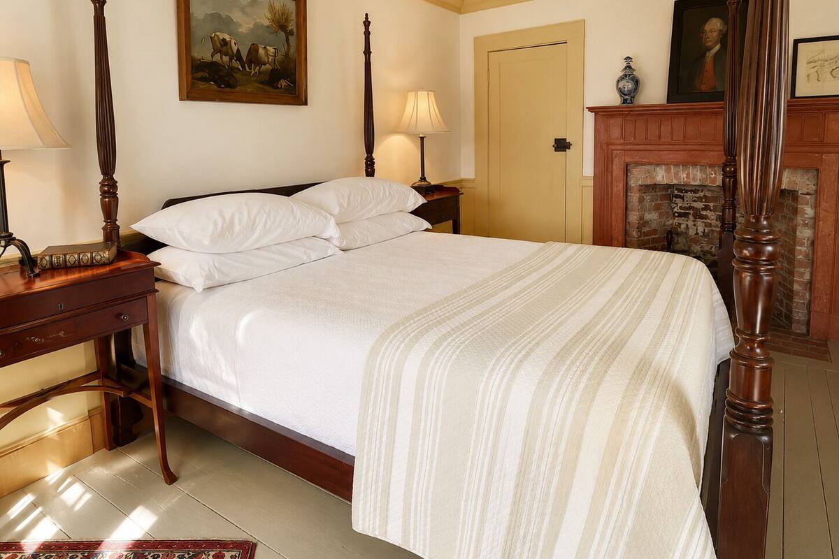 Deluxe Double Room, 1 Queen Bed, Private Bathroom, Sea View | WiFi (free)