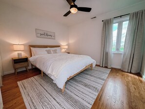 3 chambres, bureau, fer et planche à repasser, accès au Wi-Fi (inclus)