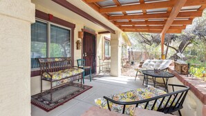 A covered patio with a bench, a table, and chairs. - Mesa Meadow Retreat (Mesa)