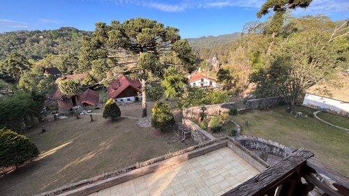 Otima localização,para sentir o verdadeiro clima de Monte verde, chale familia.