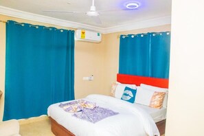 2 chambres, fer et planche à repasser, Wi-Fi gratuit, draps fournis