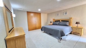 Apartment, Mehrere Betten, Balkon, Meerblick | 2 Schlafzimmer, kostenloses WLAN