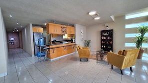 Apartment, Mehrere Betten, Balkon, Meerblick | Eigene Küche