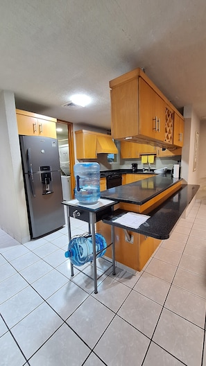 Apartment, Mehrere Betten, Balkon, Meerblick | Eigene Küche