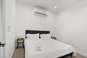 2 Schlafzimmer, Bügeleisen/Bügelbrett, Bettwäsche