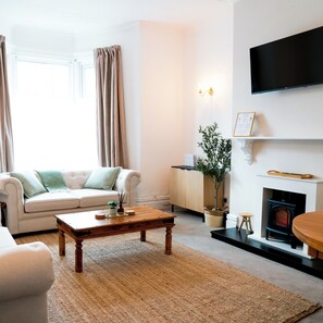 Apartment | Living area - Centre of Whitley Bay Short & Long Stay (Whitley Bay)