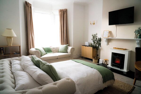 Apartment | Living area - Centre of Whitley Bay Short & Long Stay (Whitley Bay)