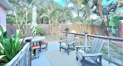 Coastal Cottage 227 - Walk to Beach, King Bed