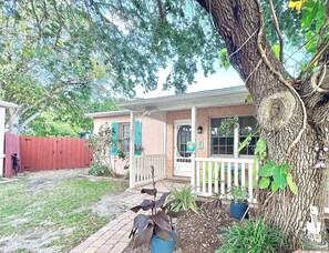 Exterior - Coastal Cottage 227 - Walk to Beach, King Bed (Cocoa Beach)