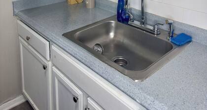 Cozy 1-bedroom apt near Atlanta Airport College Park with WiFi,Free Parking