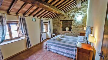 2 camere, una scrivania, ferro/asse da stiro, Wi-Fi gratuito