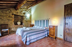 2 soverom, skrivebord, strykejern/-brett og wi-fi (inkludert)