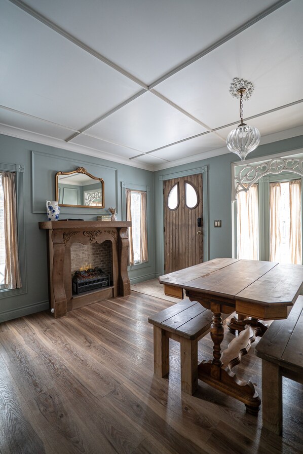 Rumpelstiltskin's Cottage | Living area