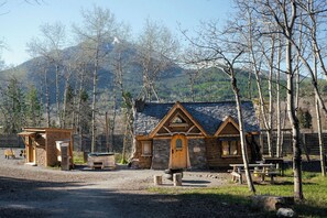 Exterior - Charmed Resorts (Blairmore)