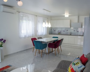 Full-sized fridge, oven, stovetop, dishwasher - Il Dono Del Mare (Veli Iz)