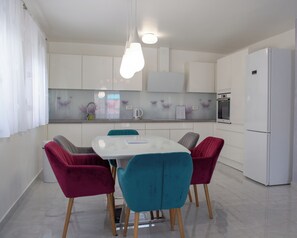 Apartment, 2 Bedrooms, Non Smoking, Kitchen | Private kitchen | Full-sized fridge, oven, stovetop, dishwasher - Il Dono Del Mare (Veli Iz)