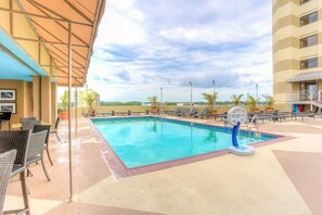 Pool - Virginia Beach | Oceanfront Escape | Beach & Rooftop Pool (Virginia Beach)