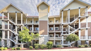 01_ClubWyndhamMountainVista_1ExteriorBuilding-003