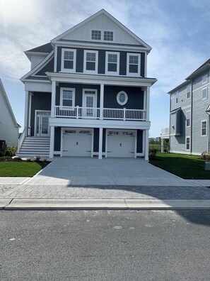 Exterior - Spacious 5-bed estate in Selbyville DE, beach, pools, golf, tennis, pickel ball… (Selbyville)