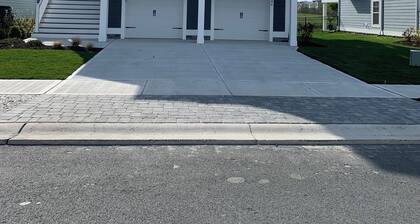 Spacious 5-bed estate in Selbyville DE, beach, pools, golf, tennis, pickel ball…