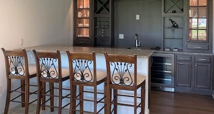 Spacious 5-bed estate in Selbyville DE, beach, pools, golf, tennis, pickel ball…