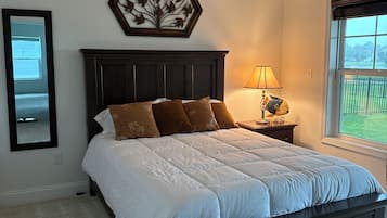 5 bedrooms, desk, iron/ironing board, WiFi