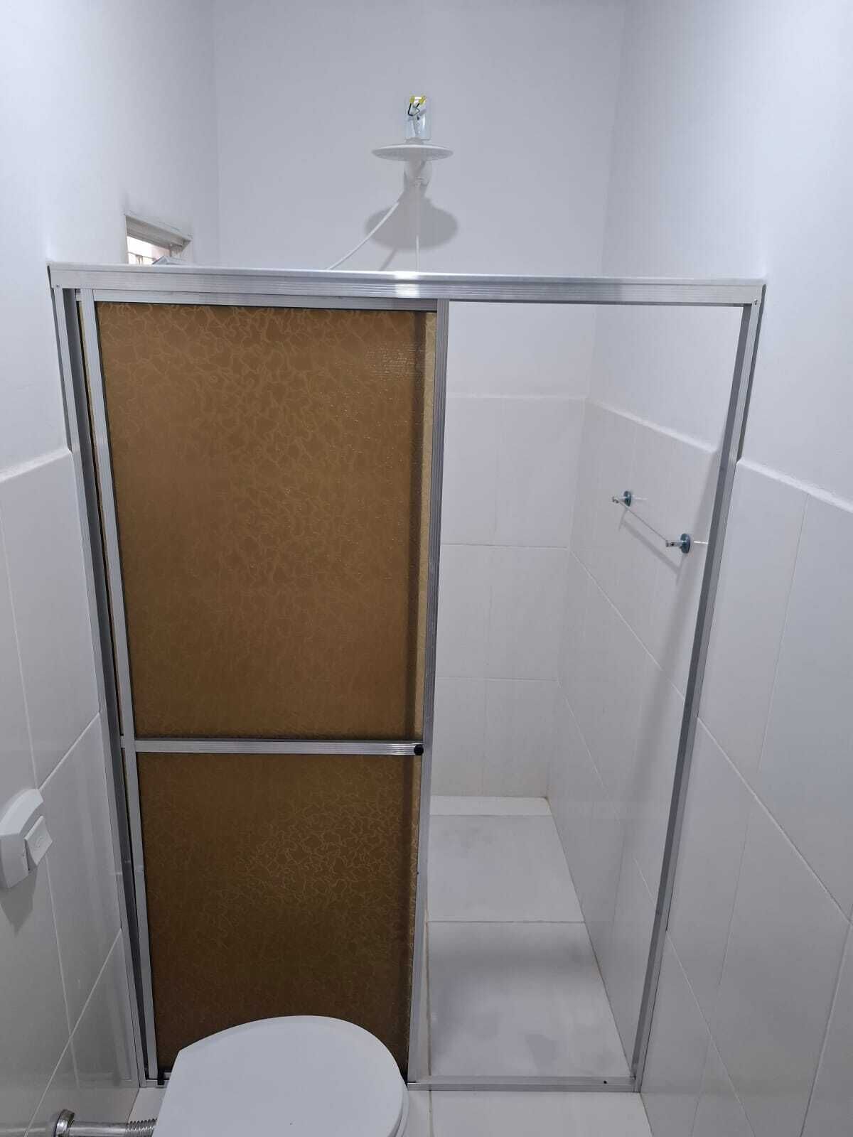 Kamar Twin Basic | Kamar mandi | Sabun dan tisu toilet