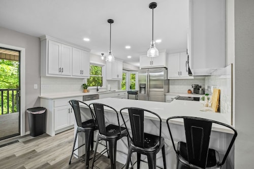 Once Upon A Trail: Direct Trail Access>Hot Tub>Theater Rm