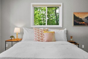 4 bedrooms, desk, iron/ironing board, travel cot