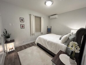 3 bedrooms, iron/ironing board, free WiFi, bed sheets - Wine Country Home w/ Hot Tub & Views | Vino Villa (Oliver)