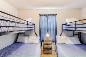 3 bedrooms, iron/ironing board, free WiFi, bed sheets