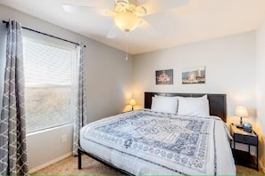 3 bedrooms, iron/ironing board, free WiFi, bed sheets - Walk-In Level Close to SDC and Table Rock Lake Family Friendly Condo in Branson (Branson)