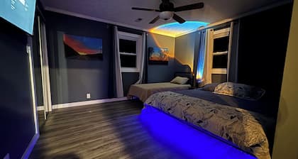 Creekside Blue- Modern 4 Bedroom farmhouse, trail access, plenty of parking,