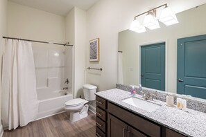 Apartment, 1 Bedroom | Bathroom | Free toiletries, hair dryer, towels, soap - Landing Apartments Leland (Leland)