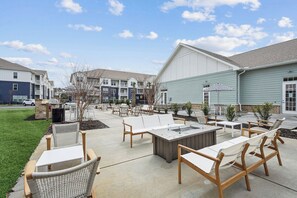 BBQ/picnic area - Landing Apartments Leland (Leland)