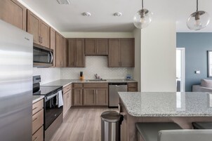 Apartment, 2 Bedrooms | Private kitchen