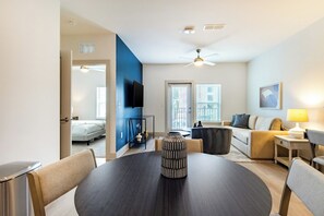 Apartment, 1 Bedroom | Dining room