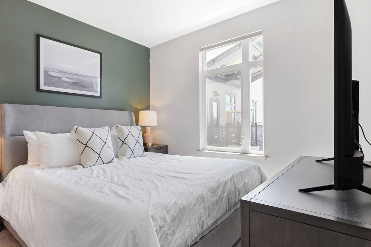 Apartment, 1 Bedroom | Individually decorated, individually furnished, iron/ironing board