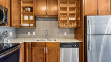 Apartment, 1 Bedroom | Private kitchen | Full-size fridge, microwave, oven, stovetop