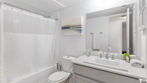 Apartment, 2 Bedrooms | Bathroom | Deep-soaking bathtub, free toiletries, hair dryer, towels