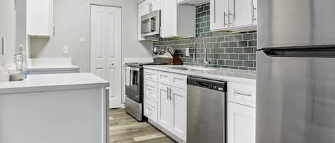 Apartment, 1 Bedroom | Private kitchen | Full-size fridge, microwave, oven, stovetop