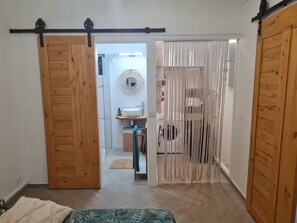 1 sovrum, strykjärn/strykbräda, wi-fi och sängkläder